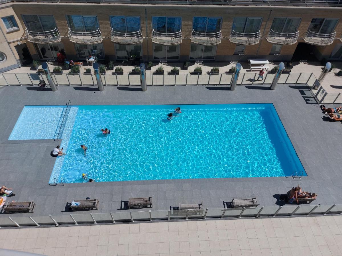 Appartement met zeezicht en verwarmd zwembad Ostende Exterior foto